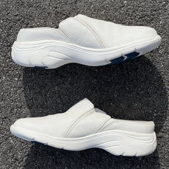 Women’s Nurse Mates •Feather• Open-back Clog 5.5M White Leather