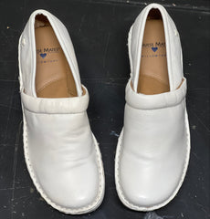Women’s Nurse Mates Hallie Pillow Top Clog 7M White Leather