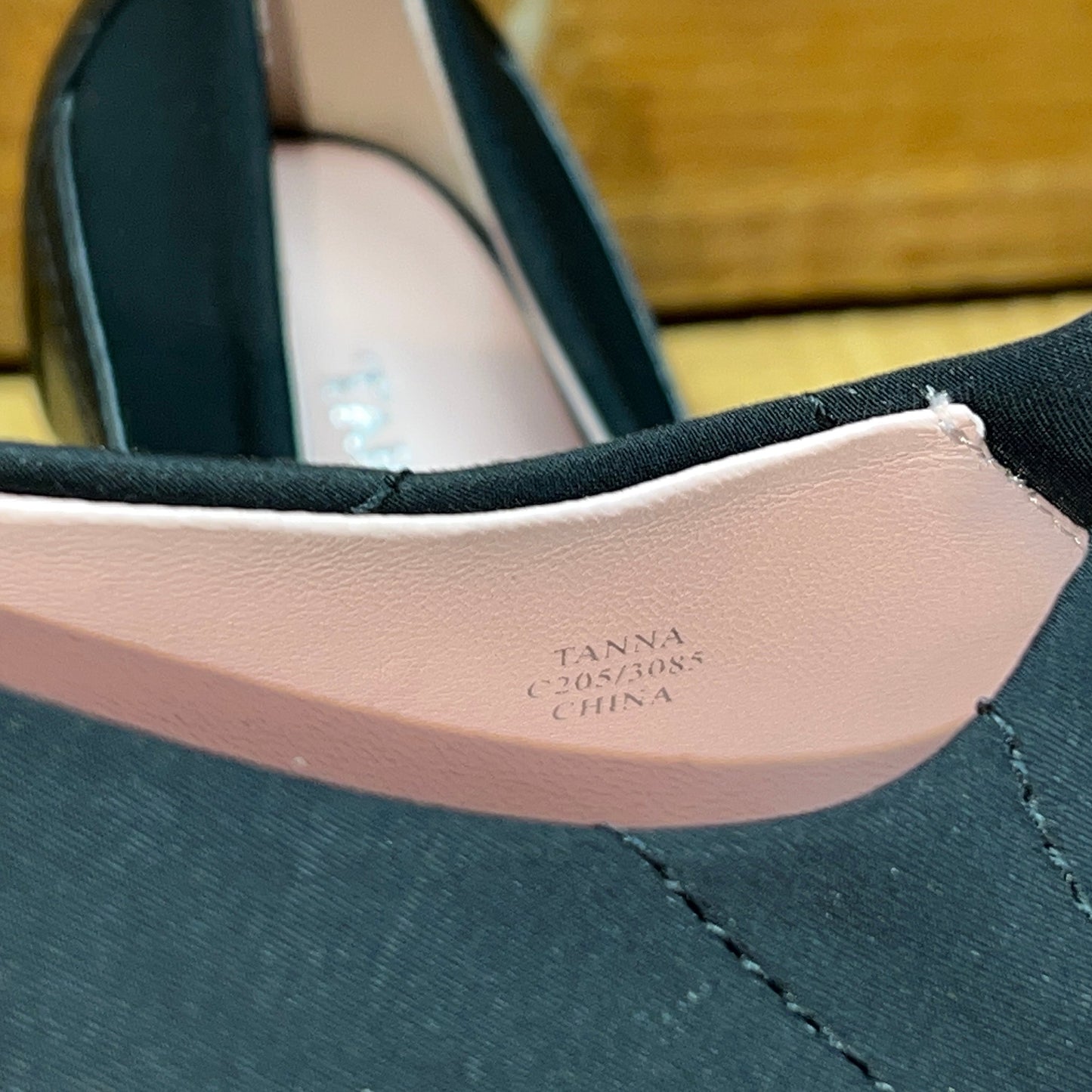 Taryn Rose •Tanna •Slip-on Pump 6M Black Stretch Fabric/Leather