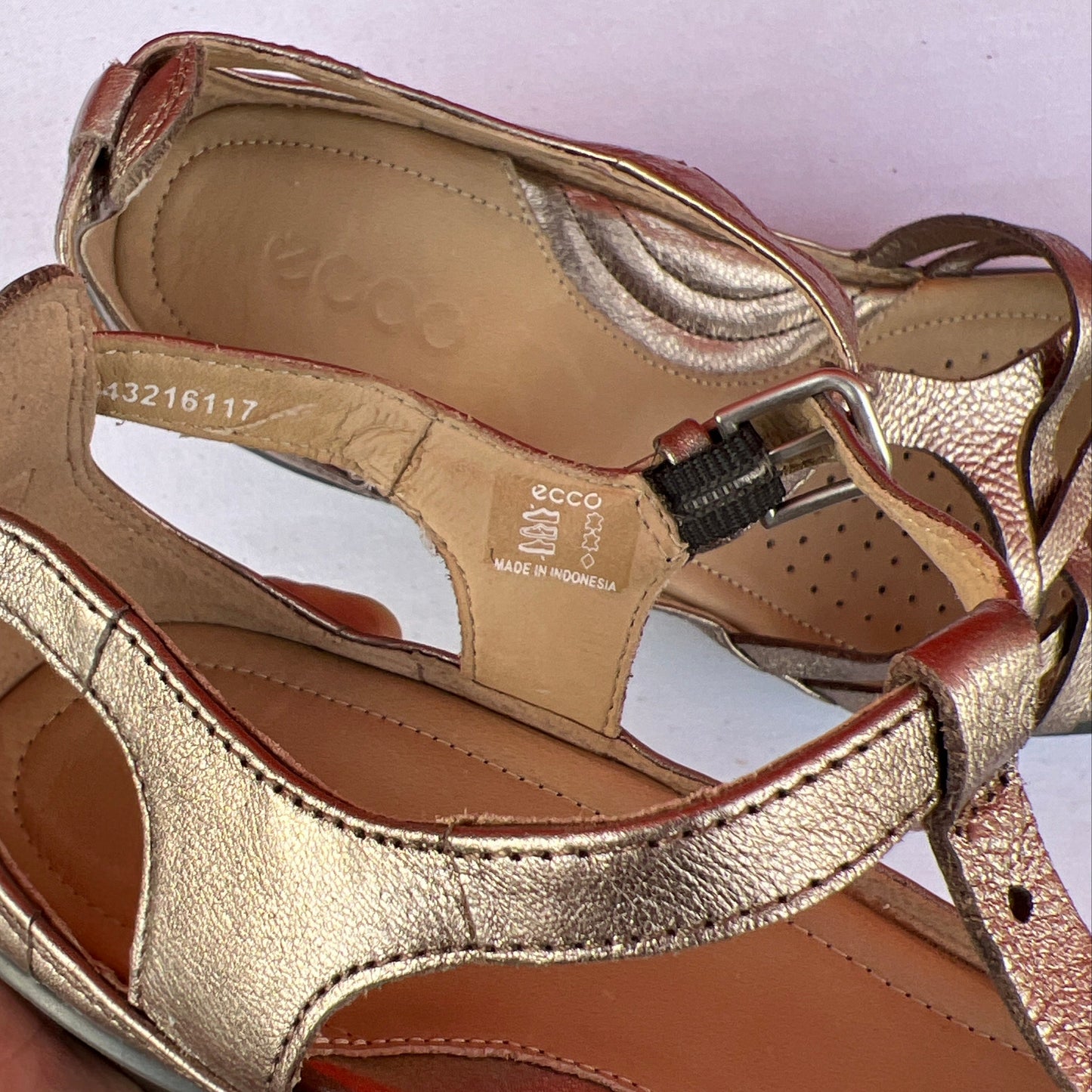Woman’s Ecco Strappy Wedge Sandal 39M Metallic Leather