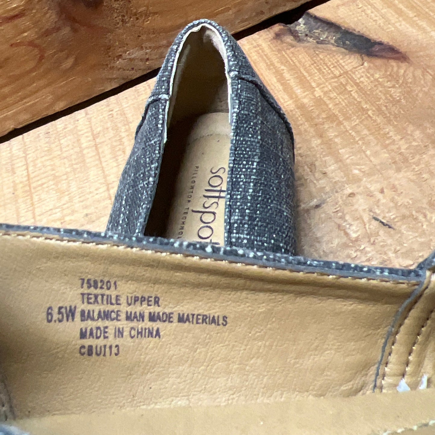 SOFTSPOTS Women's •Amena• Slip-on Black Canvas Skimmer 6.5W