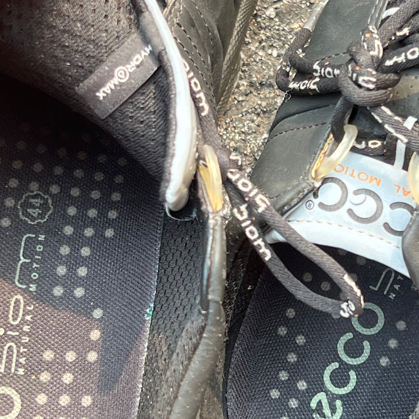 Men’s Ecco Biom Cleated Golf Shoe 44EU• Black/Red • Hydromax Yak Leather