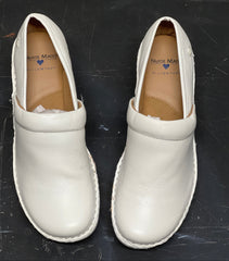 Women’s Nurse Mates Hallie Pillow Top Clog 8.5M White Leather