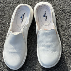 Women’s Nurse Mates •Feather• Open-back Clog 5.5M White Leather