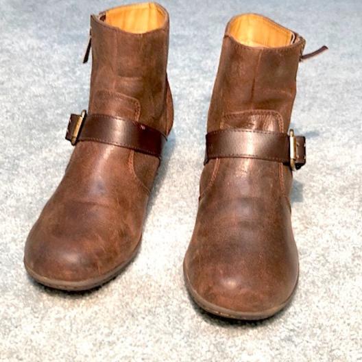 SoftSpots Women's •Saffron• Bootie 8.5M Coffee Leather