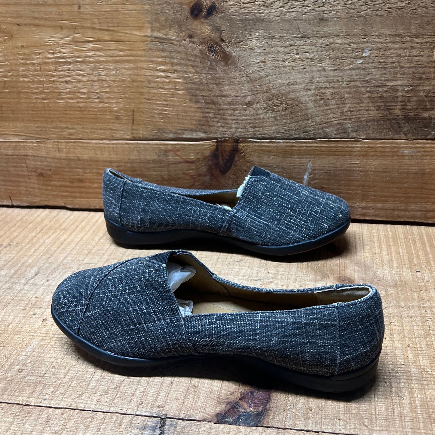 SOFTSPOTS Women's •Amena• Slip-on Black Canvas Skimmer 6.5W