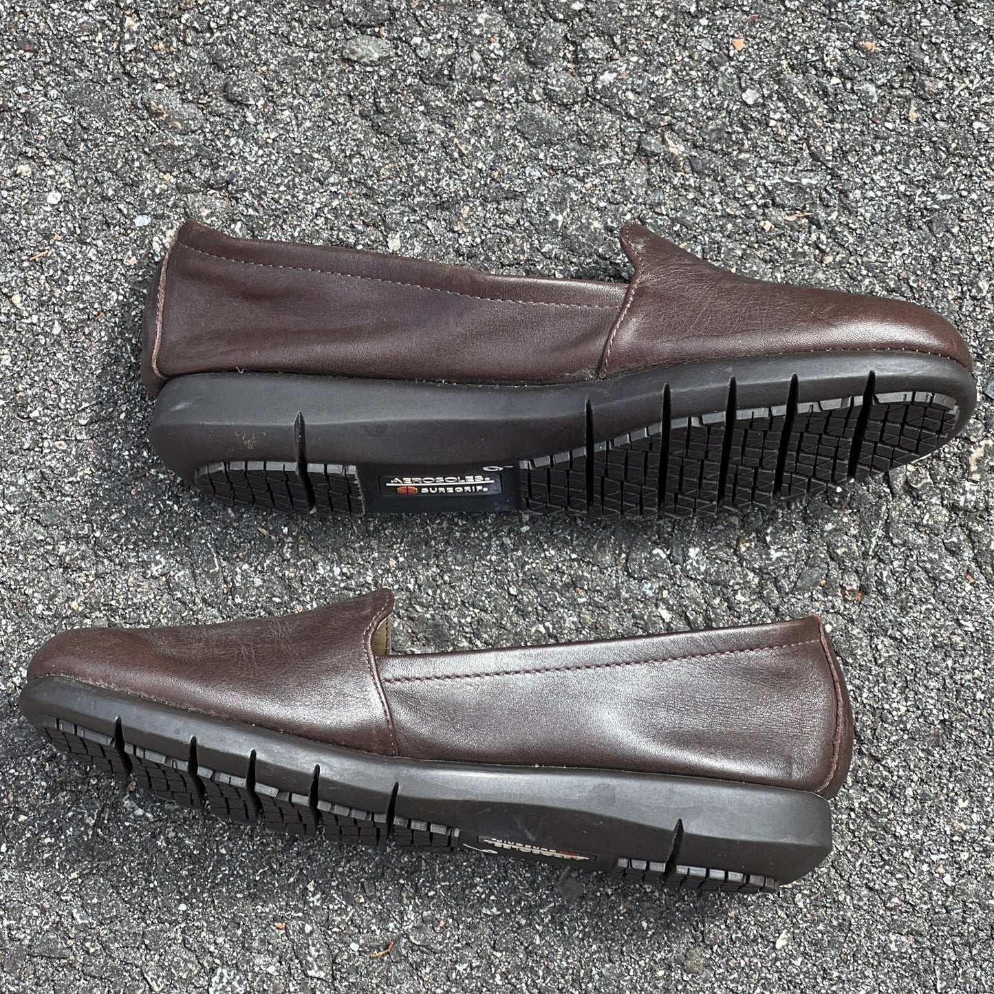 Woman’s  Aerosoles by Suregrip 6M brown leather Non-Slip Sole