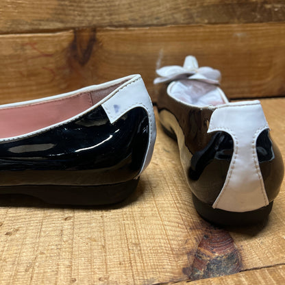 Taryn Rose • Berndt •Slip on 6M  Black/White Patent Leather