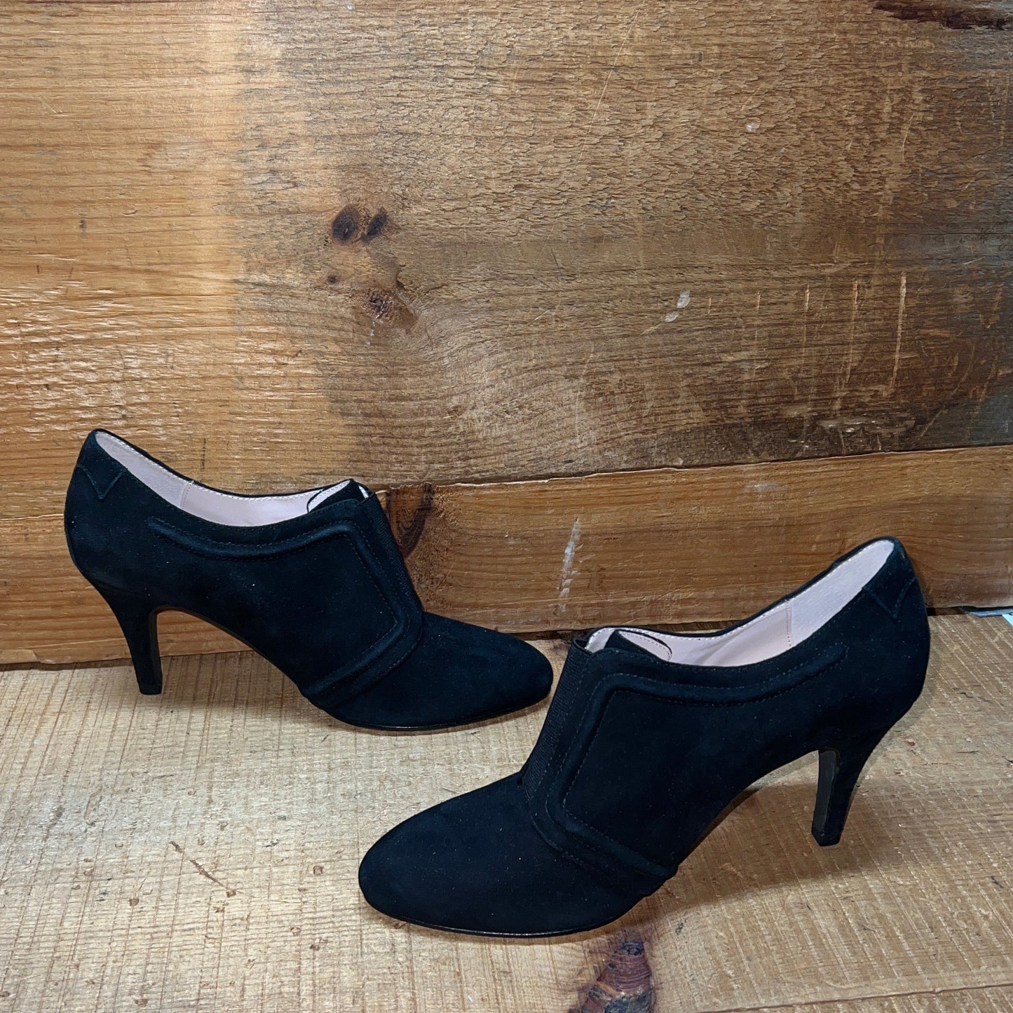 Taryn by Taryn Rose •Tryna•Gored-vamp Pump 6M  Black Kid Suede Leather