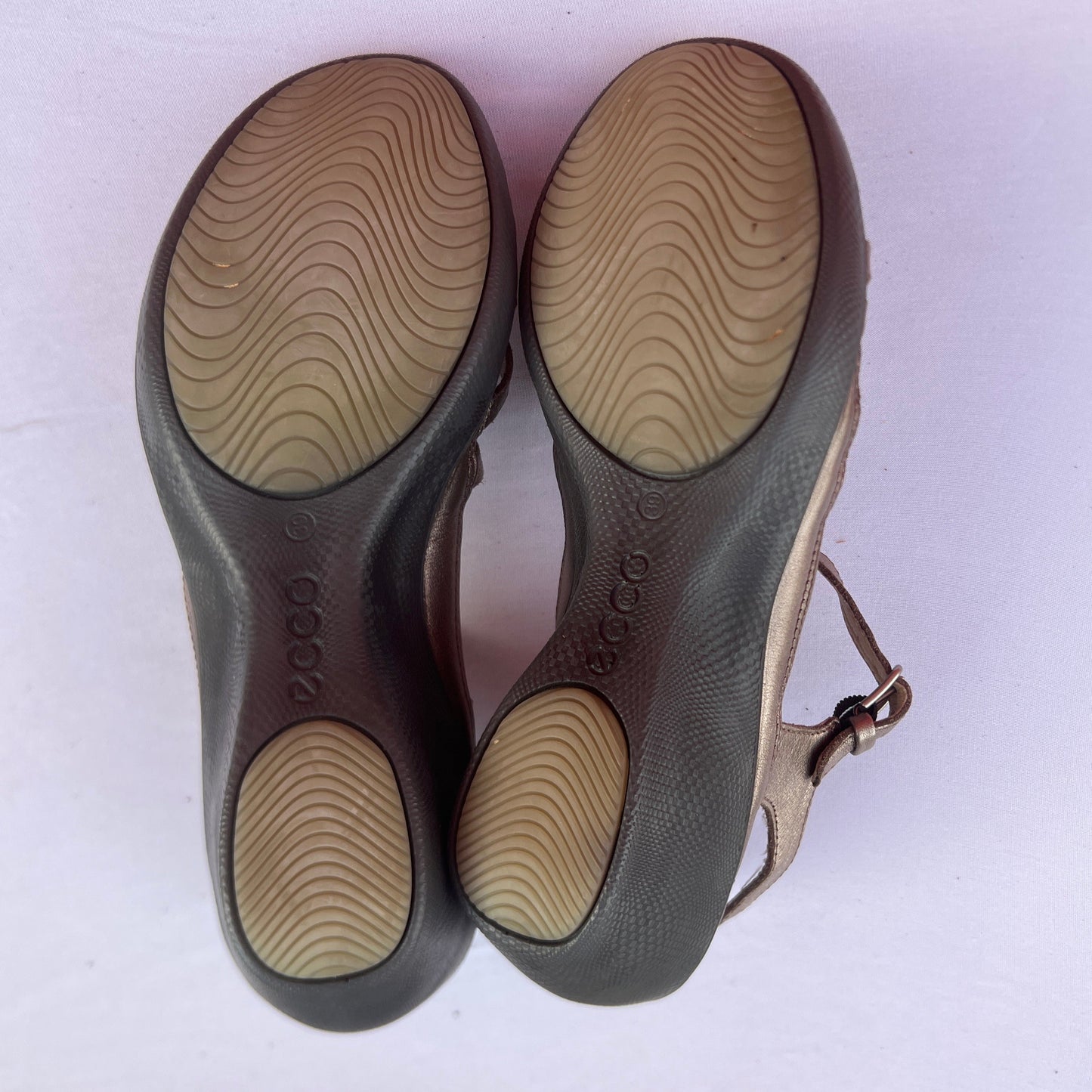 Woman’s Ecco  Strappy Wedge Sandal 39M Metallic Leather