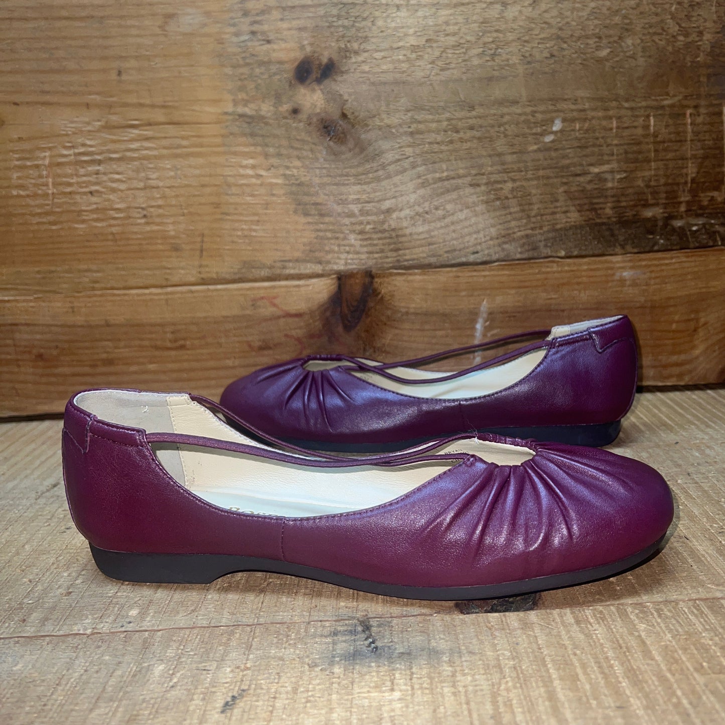 Women’s Taryn Rose •Bryan •Slip on Flat 6M  Port Wine  Leather