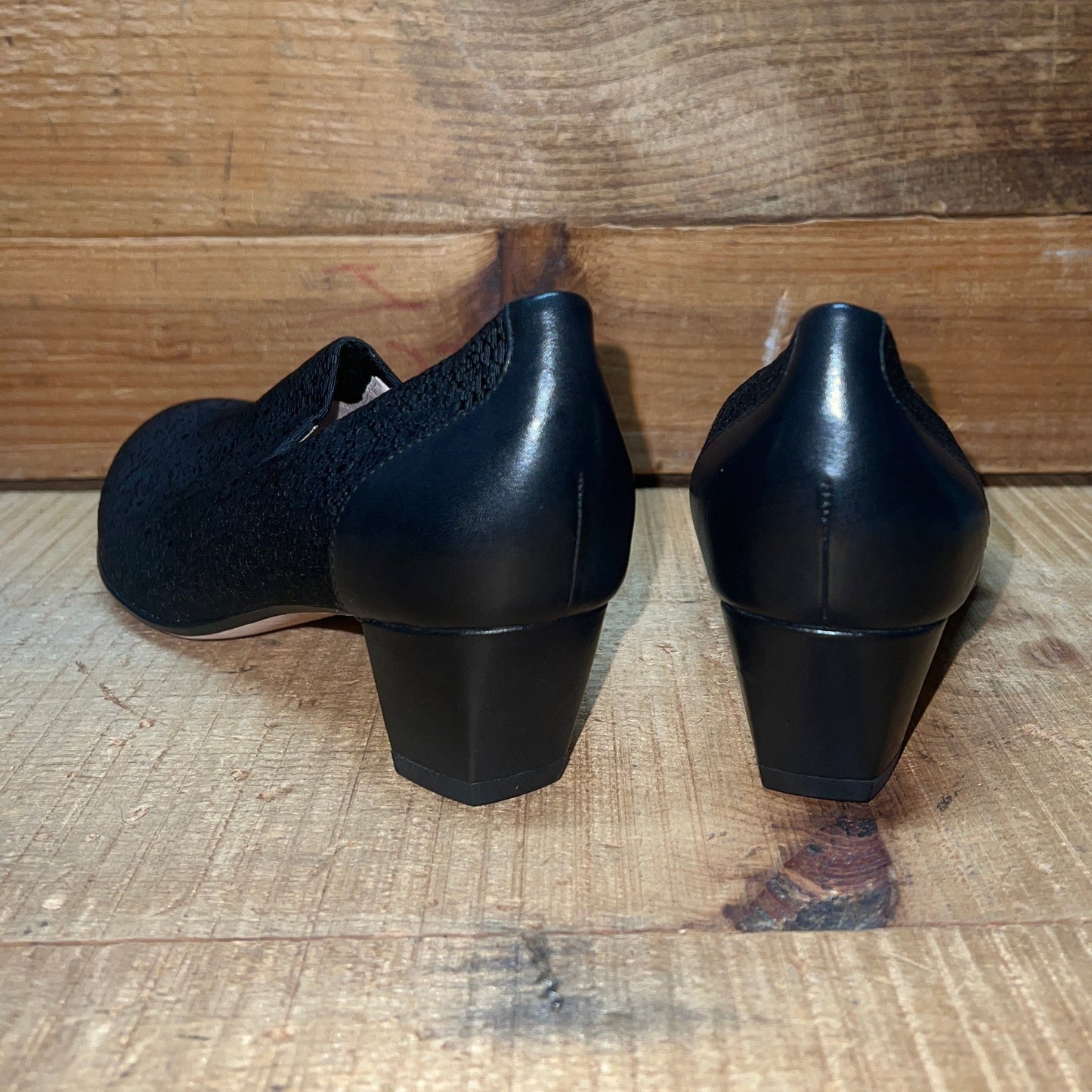 Taryn Rose • Fiona •Slip on  Pump 6M  Black Textured Fabric/Leather