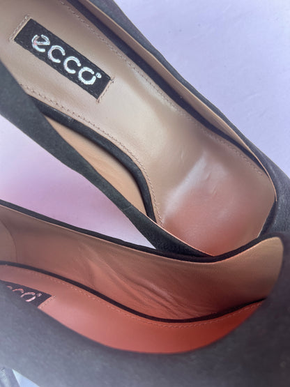 Woman’s Ecco  Peep-toe Pump 39M Black Suede Leather
