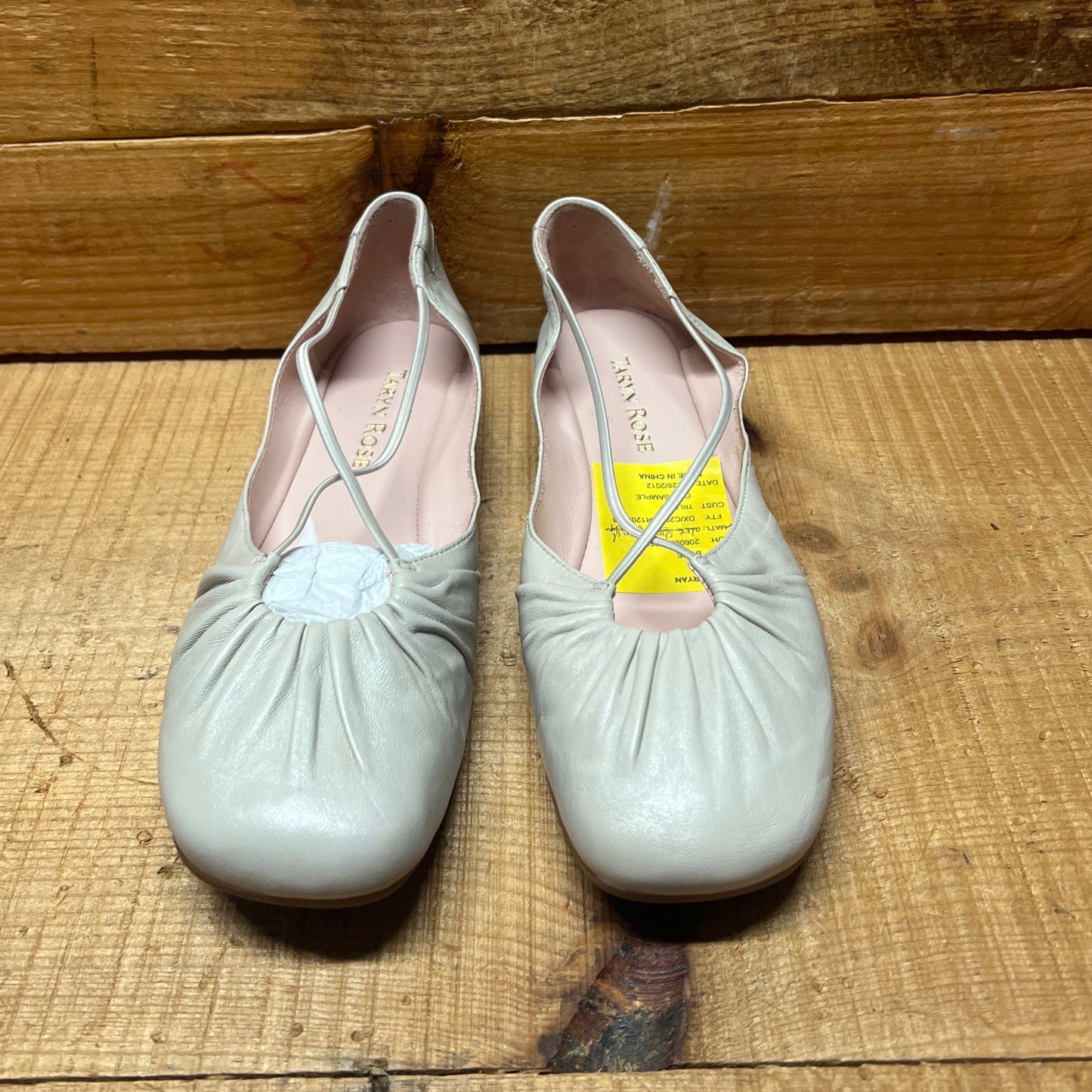 Women’s Taryn Rose •Bryan• Pleated Vamp  Flat 6M  Bone  Leather