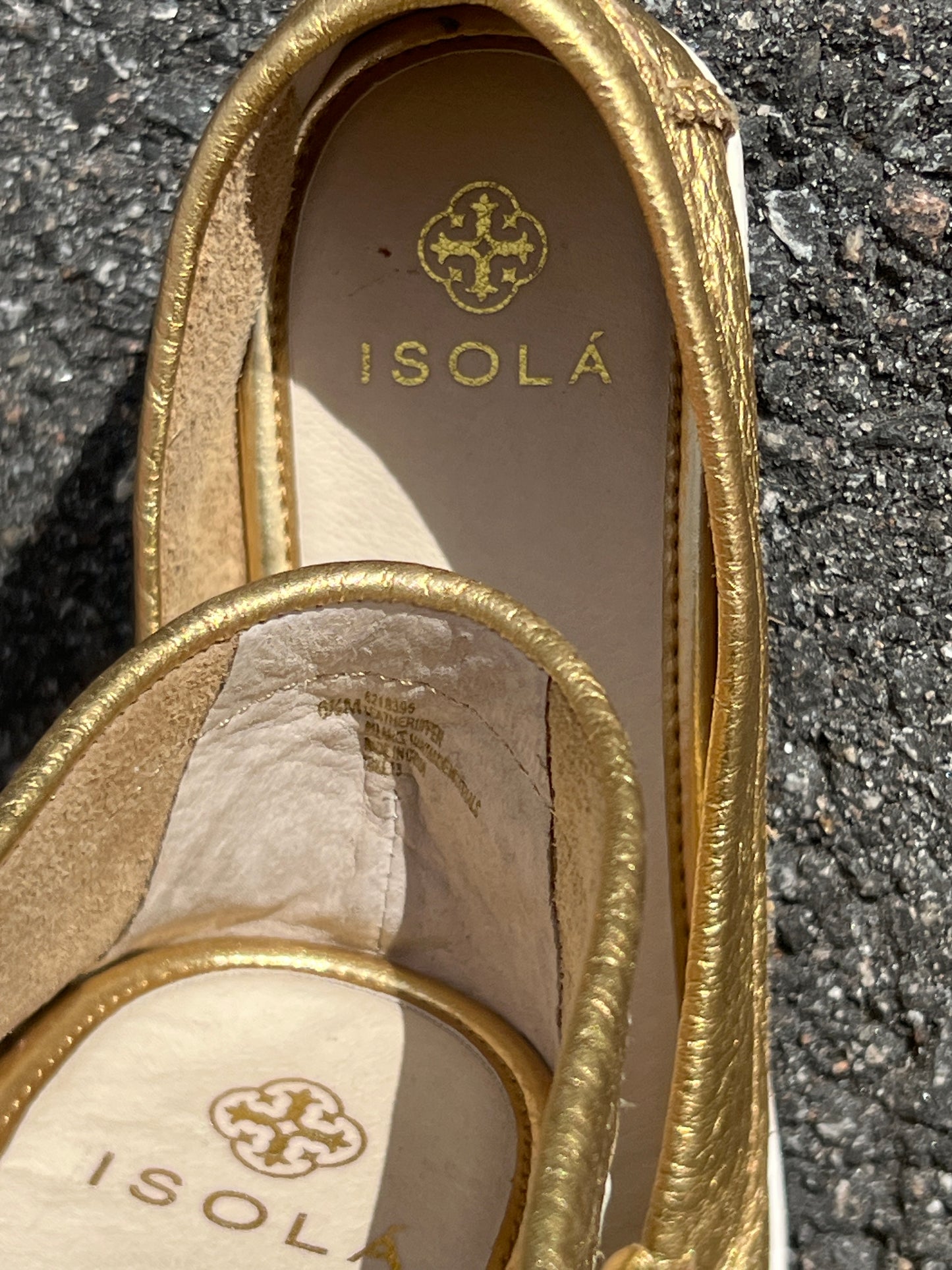 Woman’s Isola Slip0n Kiltie-moc 6.5M Gold Leather