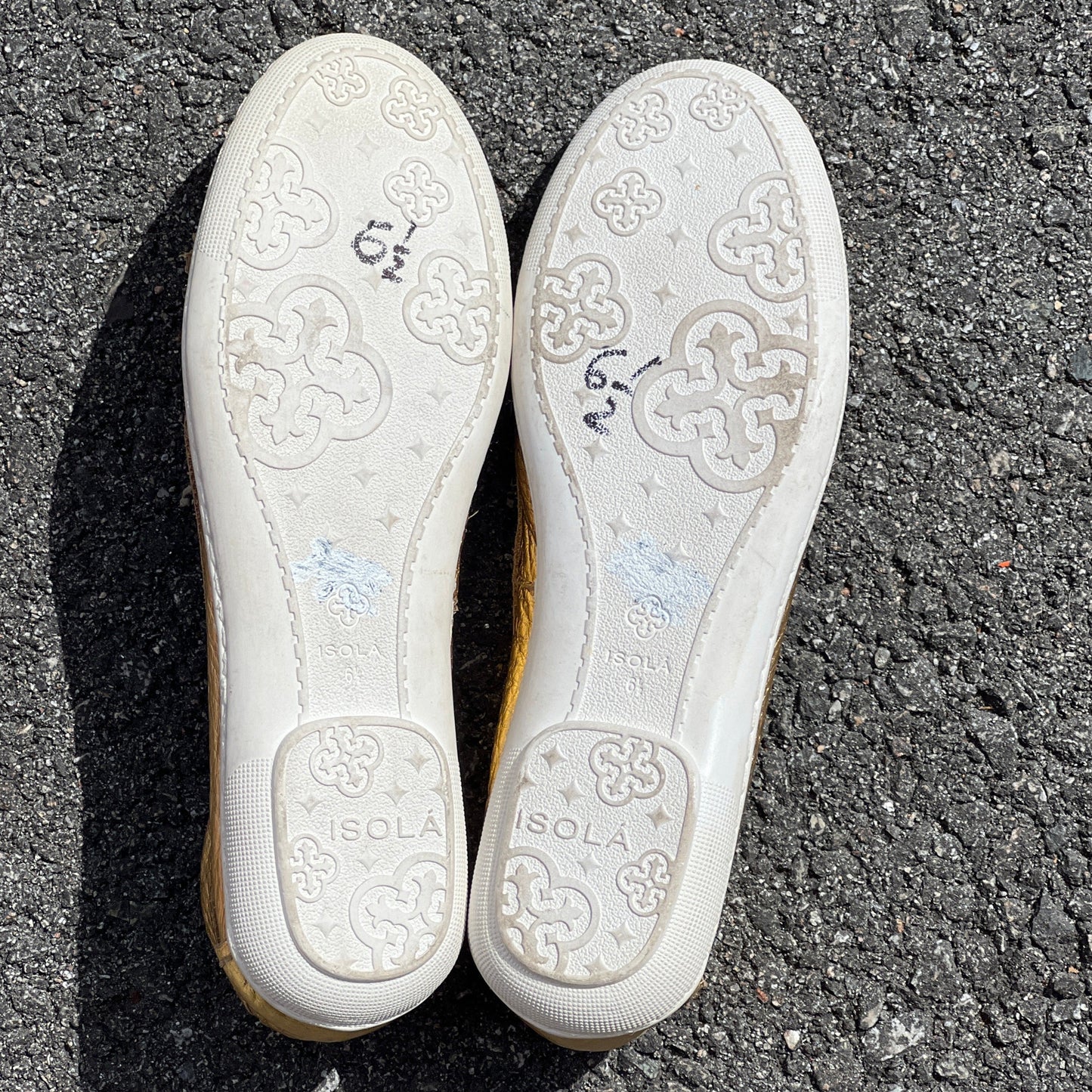 Woman’s Isola Slip0n Kiltie-moc 6.5M Gold Leather