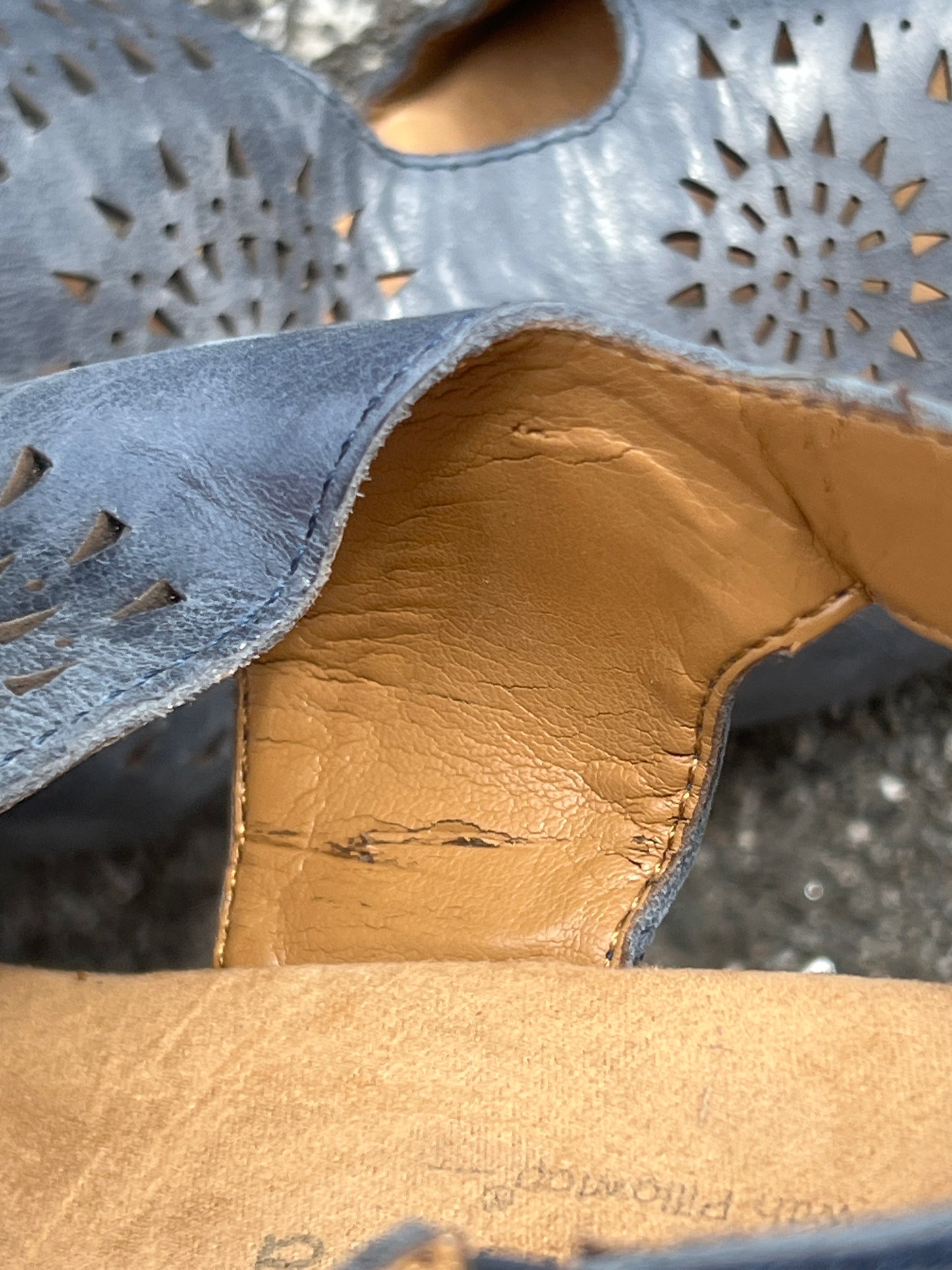 Women’s Comfortiva Felda Sandal 9.5W Blue leather