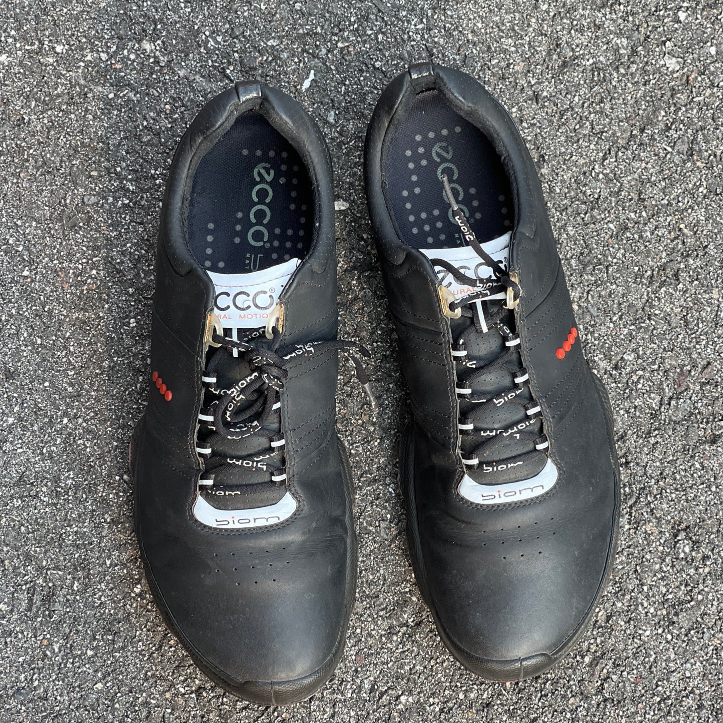 Men’s Ecco Biom Cleated Golf Shoe  44EU• Black/Red • Hydromax Yak Leather