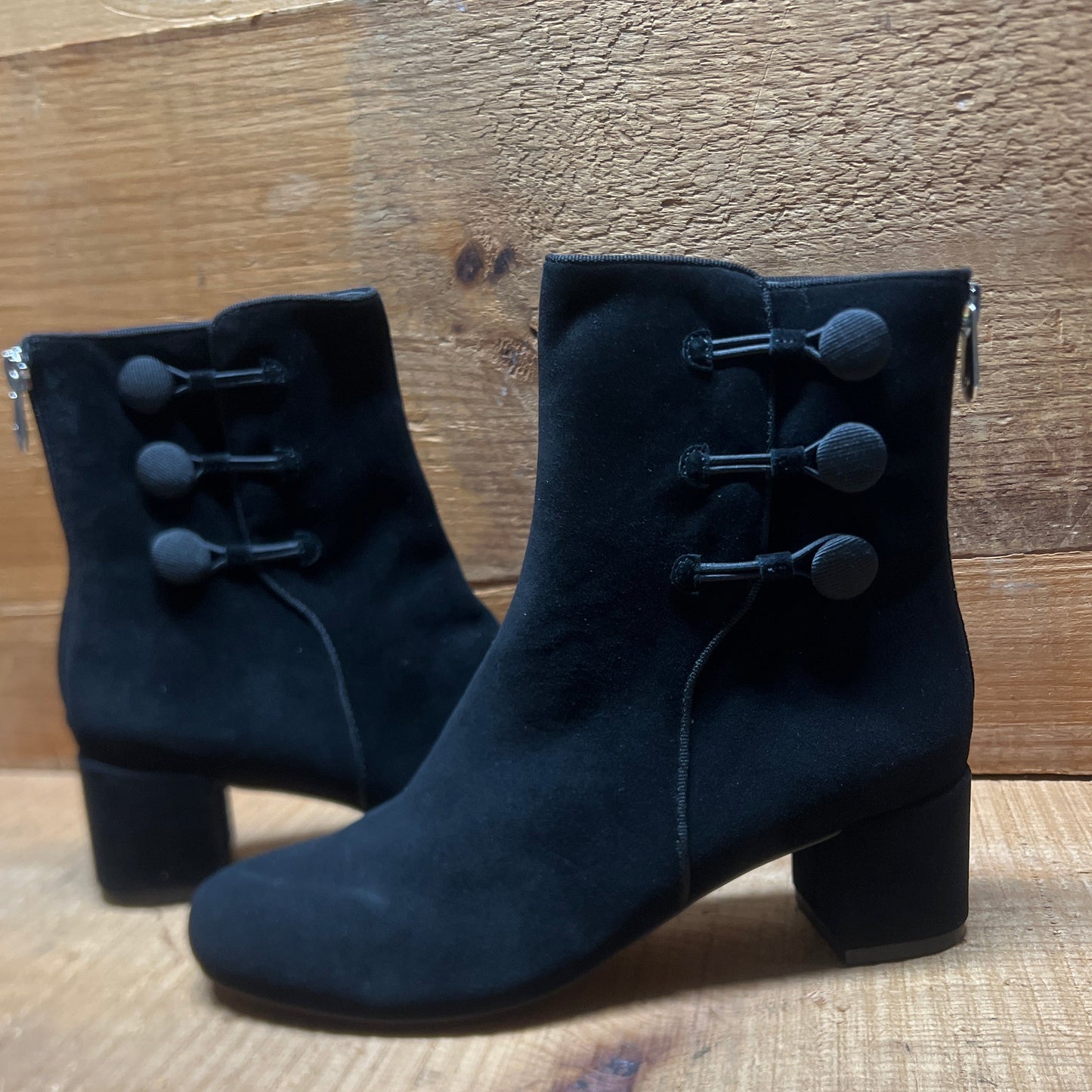 ADRIENNE VITTADINI Women's  •Laretta• Black Suede Leather Ankle  Bootie 6M