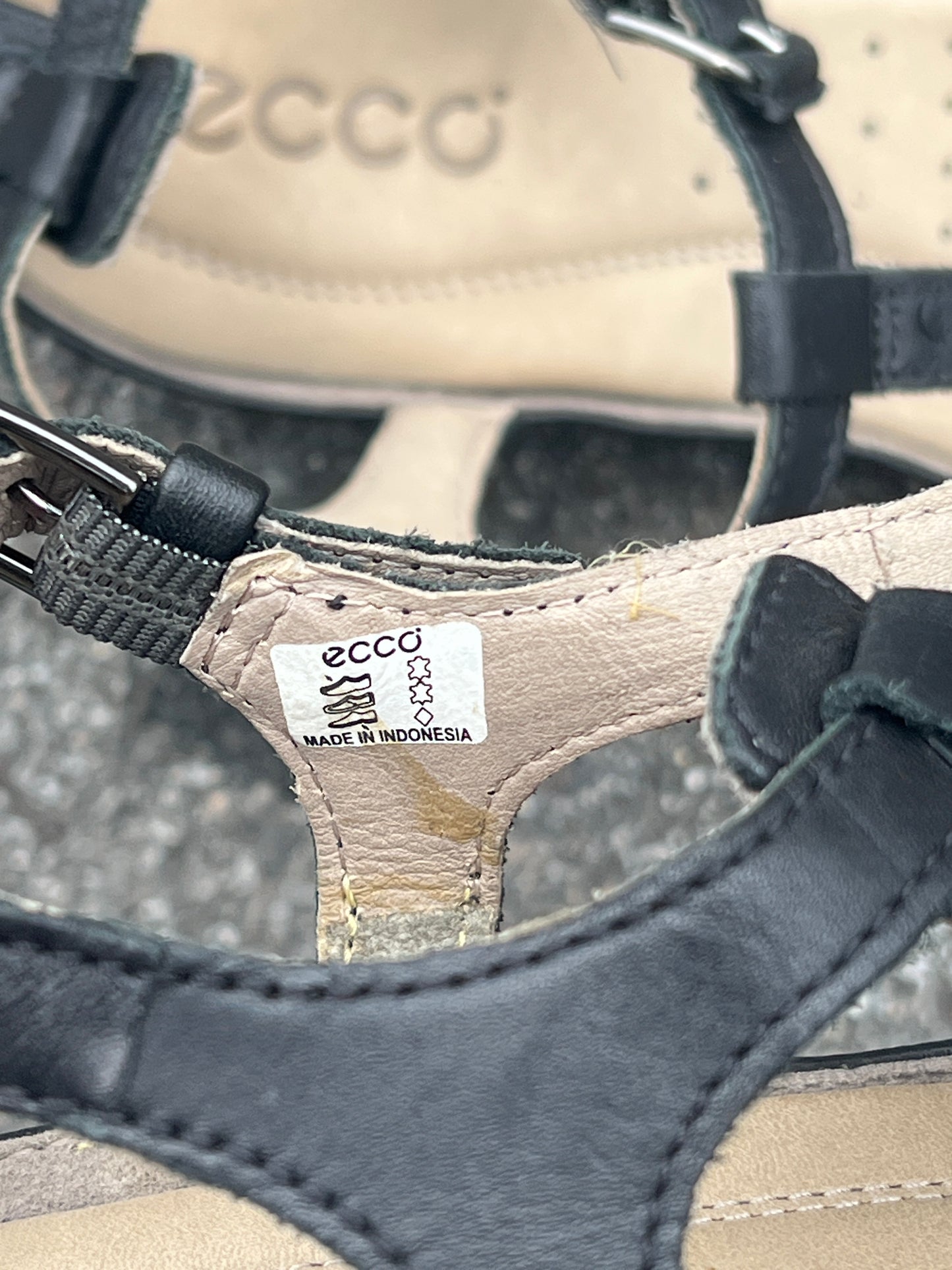 Ecco  Women's  T-Strap Sandal EU36M Black Leather