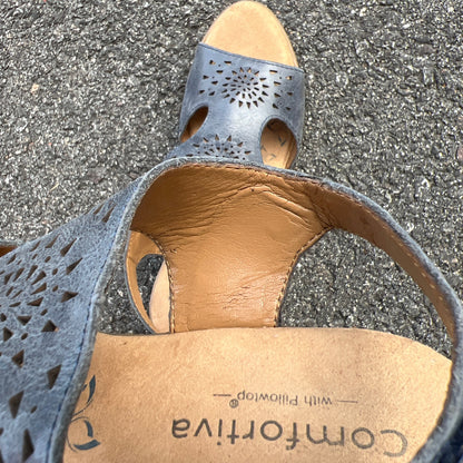 Women’s  Comfortiva Felda Sandal 6.5M Blue Leather