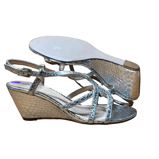 Isola Women's •Fidelia•  Wedge Sandal  8M Silver Reptile