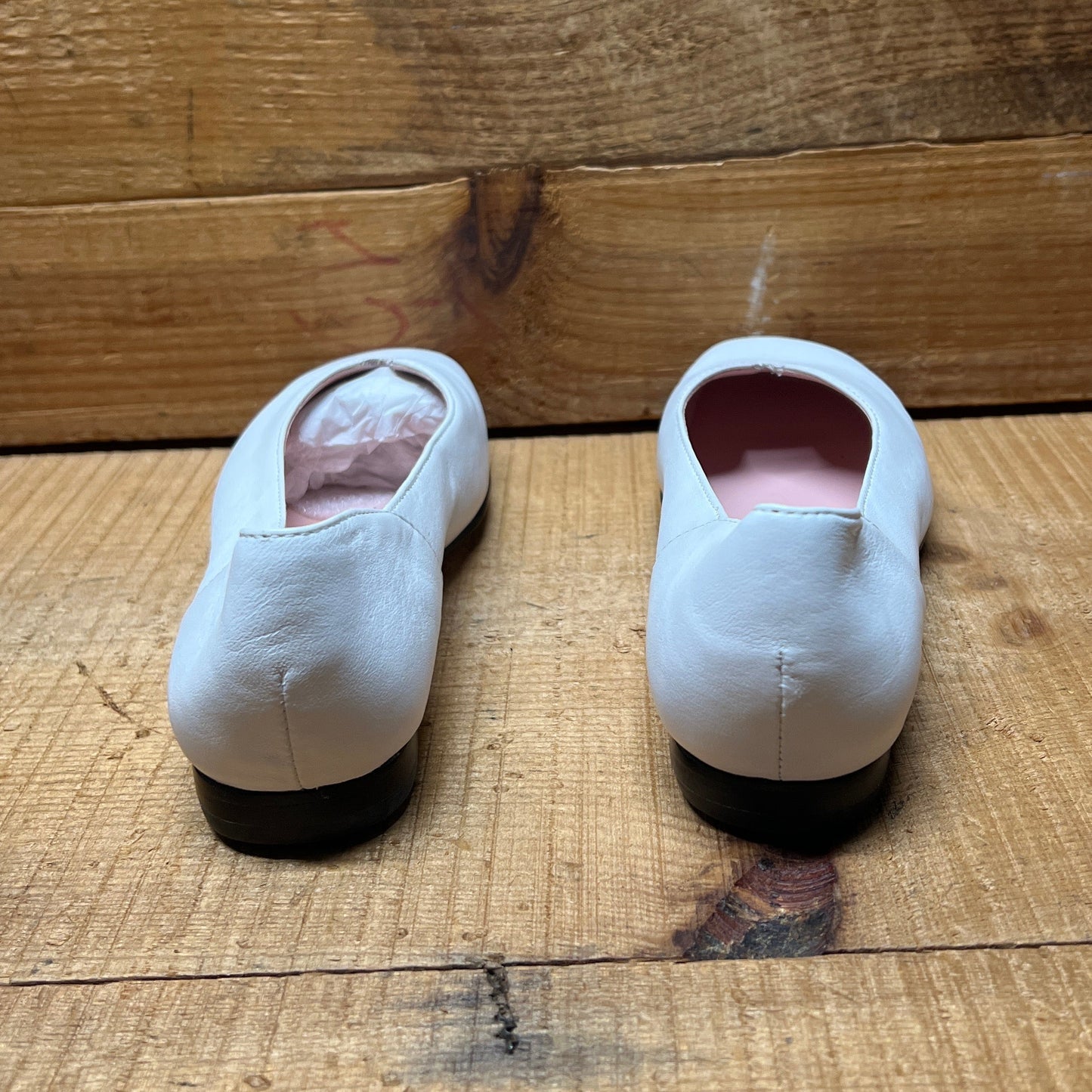 Taryn Rose • Bradley •Slip on  Flat 6M White Leather