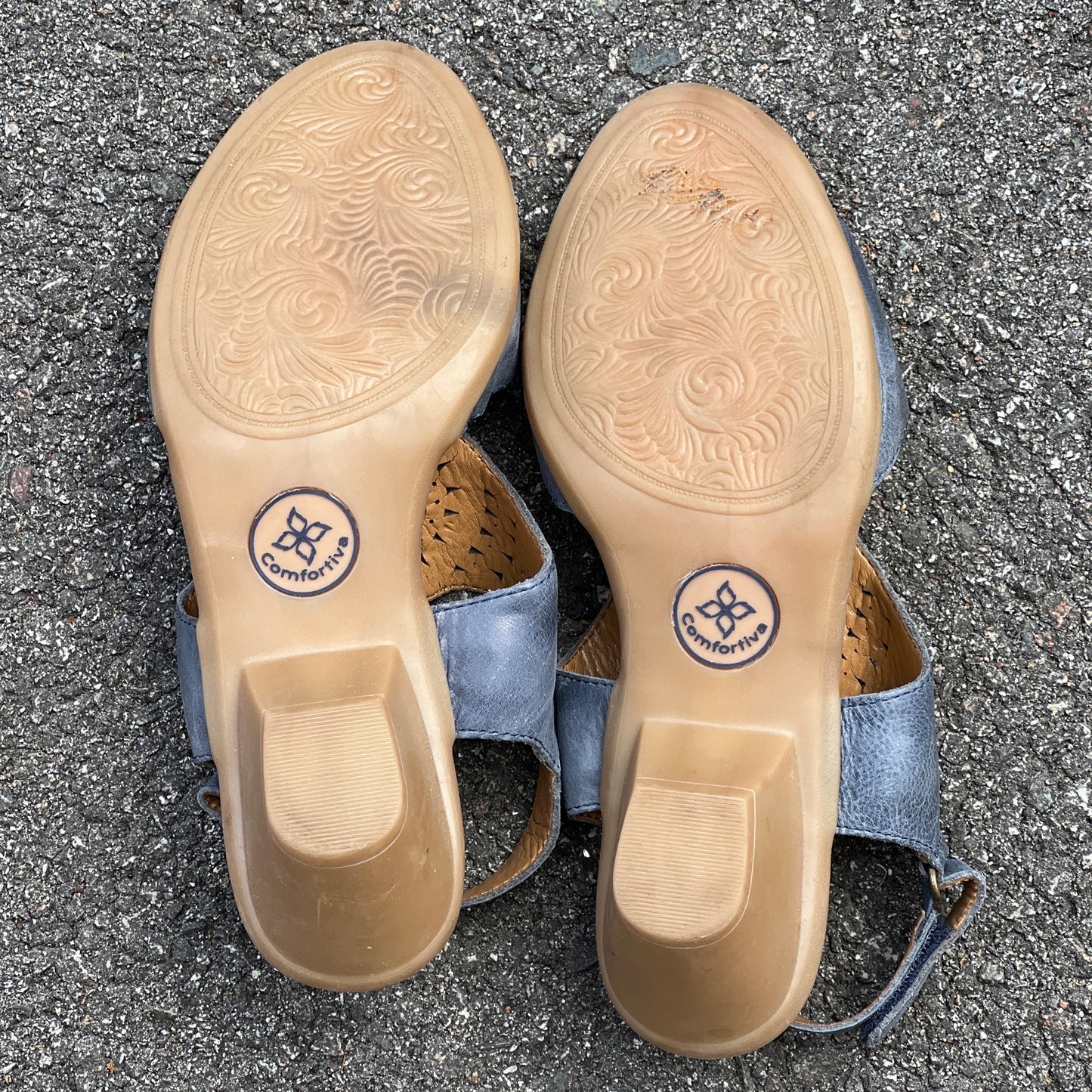 Women’s Comfortiva Felda Sandal 9.5W Blue leather