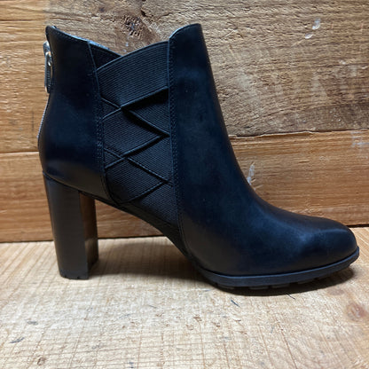 ADRIENNE VITTADINI Women's  •Trinie• Black Leather  Ankle  Bootie 6M