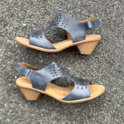 Women’s Comfortiva Felda Sandal 8M blue leather