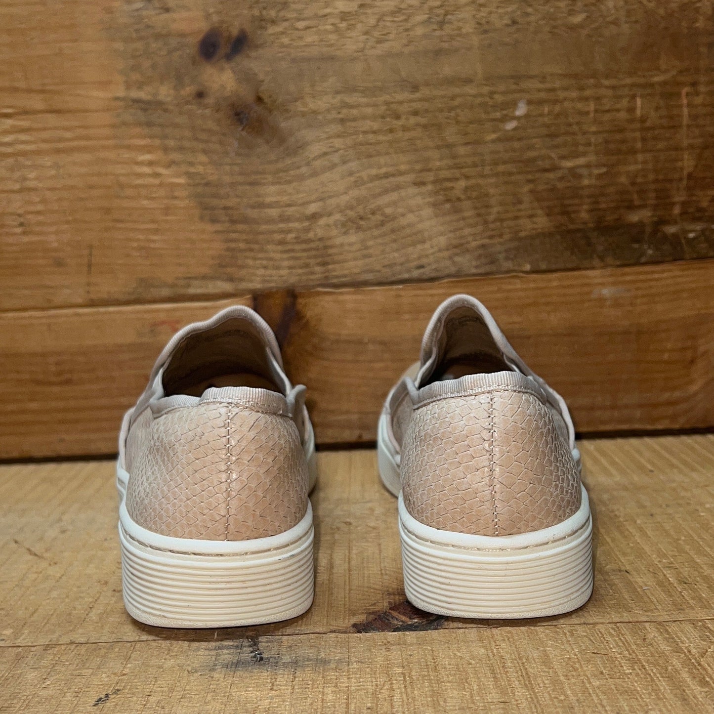 Woman’s Sofft Somers twin gore Slip-on  8.5M Blush Reptile Embossed Leather