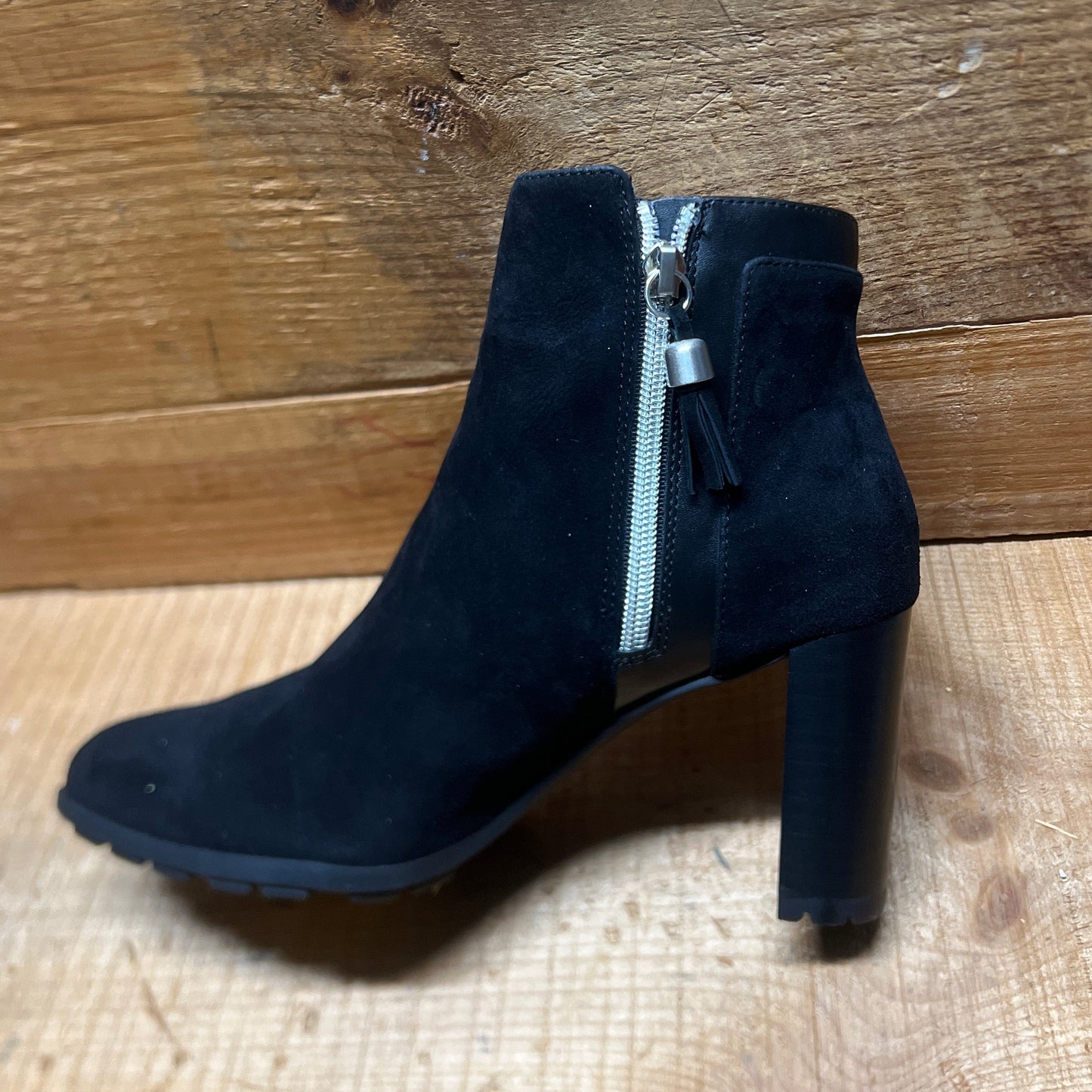 ADRIENNE VITTADINI Women's  •Trend• Black Suede Leather Ankle Bootie 6M