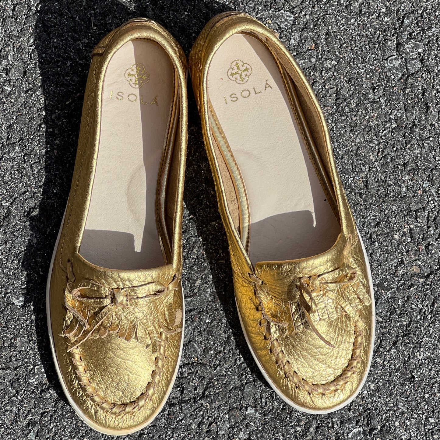 Woman’s Isola Slip0n Kiltie-moc 6.5M Gold Leather