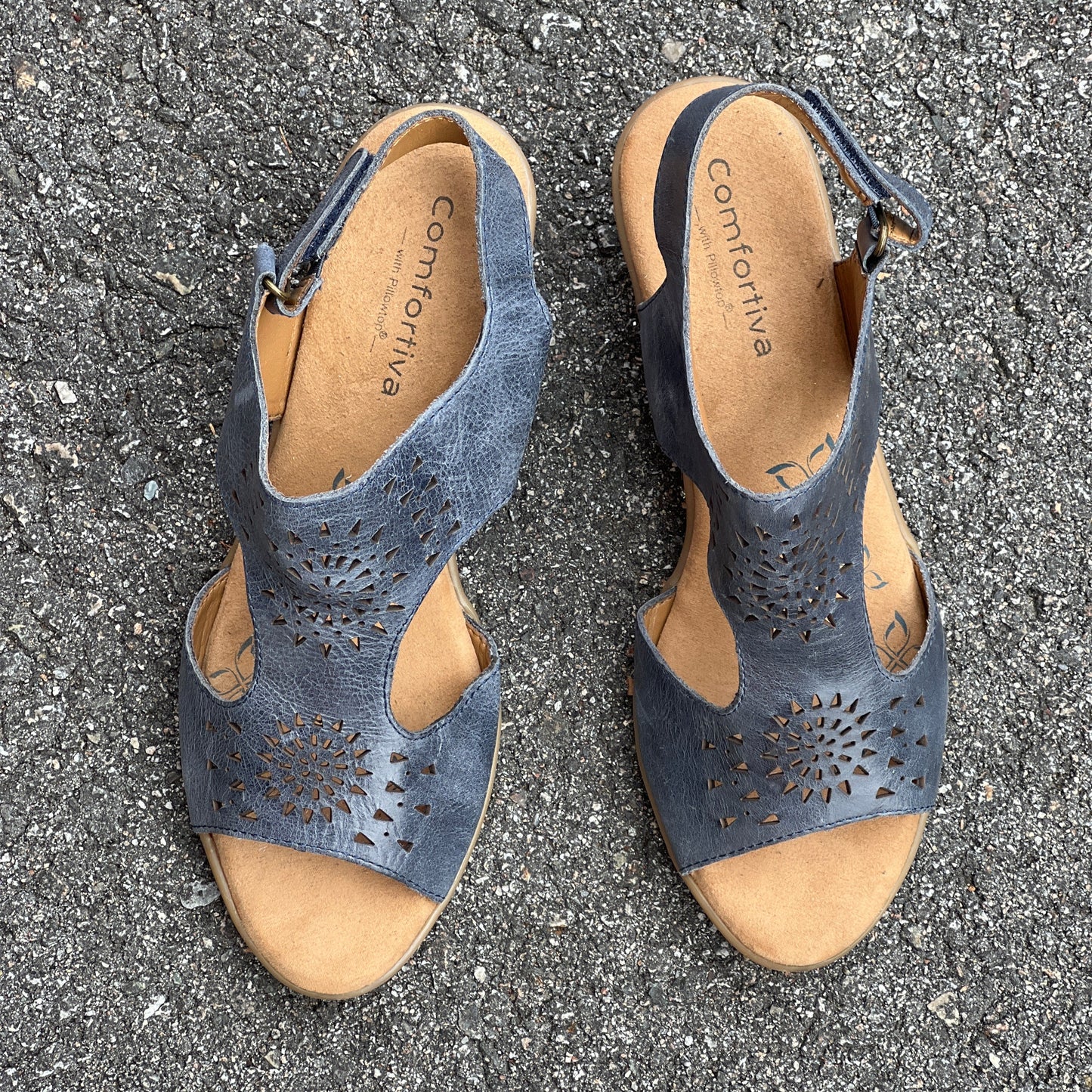 Women’s Comfortiva Felda Sandal 8M blue leather