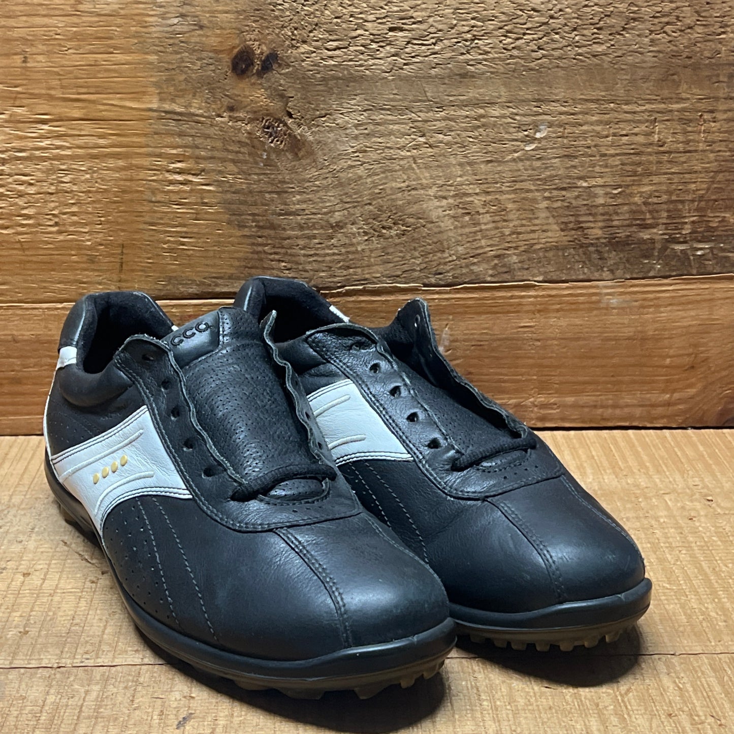 Men’s Ecco Hydomax Cleated Golf Shoe • Black/White Leather • Size 44
