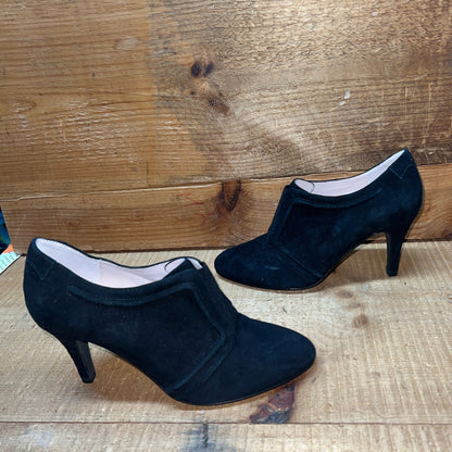 Taryn by Taryn Rose •Tryna•Gored-vamp Pump 6M  Black Kid Suede Leather