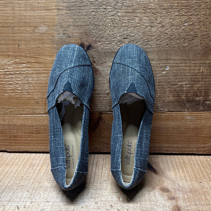 SOFTSPOTS Women's •Amena• Slip-on Black Canvas Skimmer 6.5W